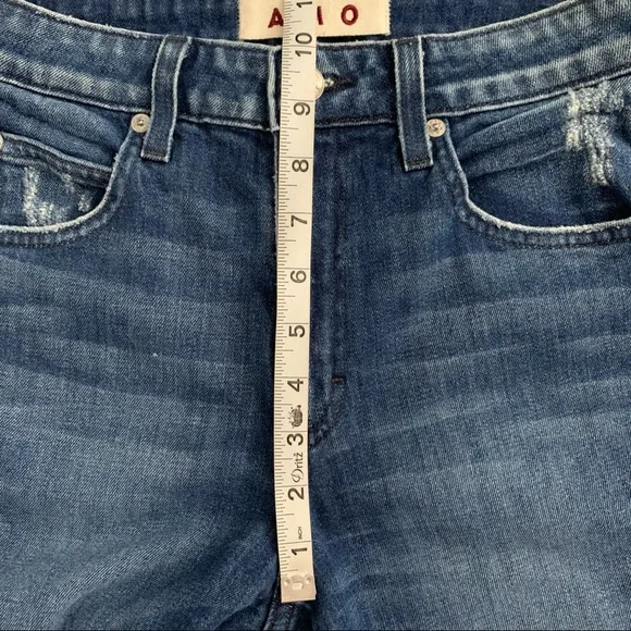AMO High Rise Twist Crop Blue Jeans in Sweetheart